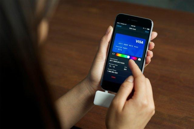 Retailers need to keep pace with the demands of mobile shoppers, say UK consumers