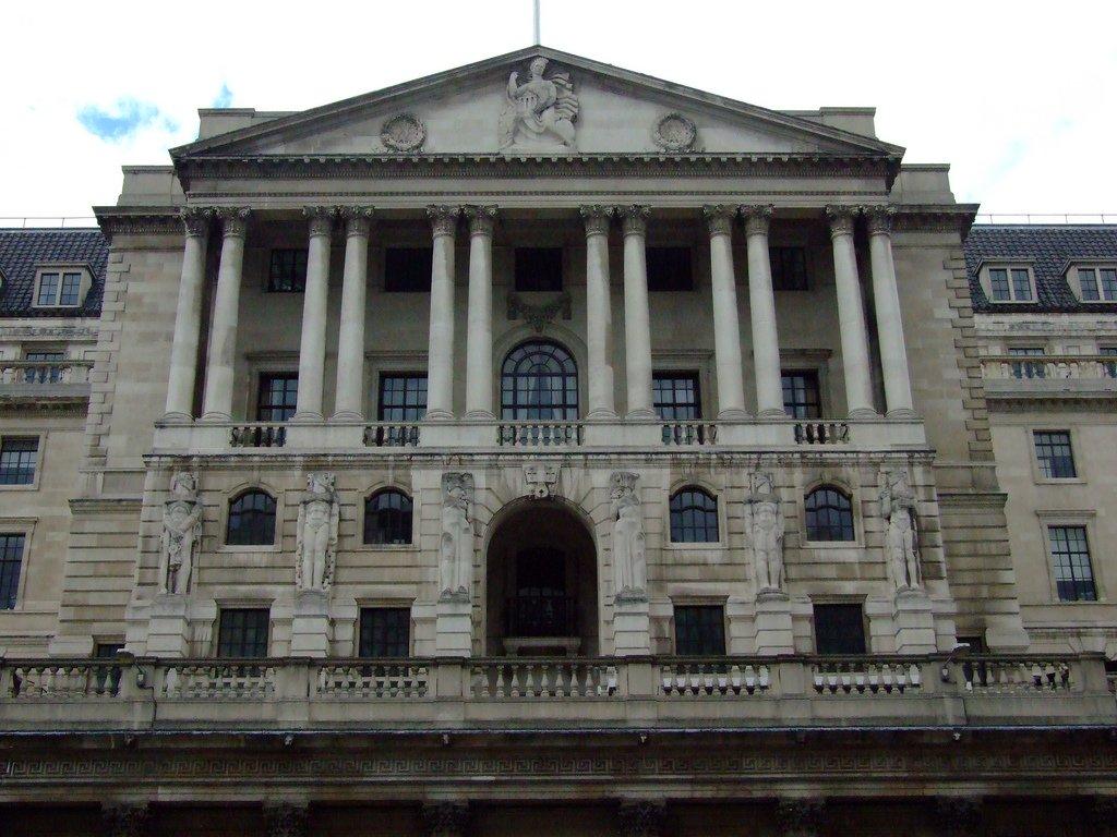 BoE warns on pace of future rate hikes