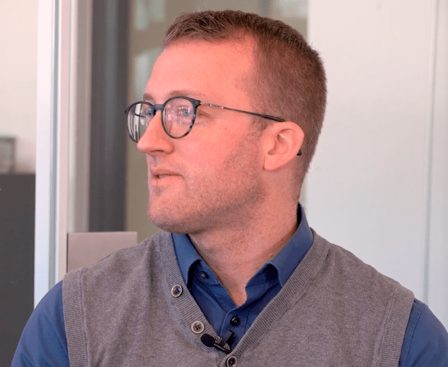 Daniel Schmidheiny, on custom premium